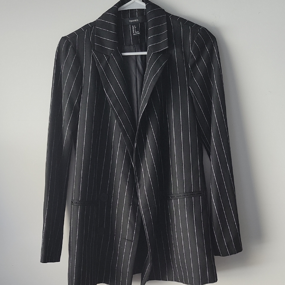 3/$8 F21 Women's Black Pinstripe Blazer